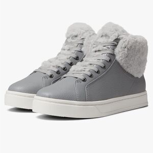 Koolaburra Women's Sundell Fuzz Chukka Size 6.5